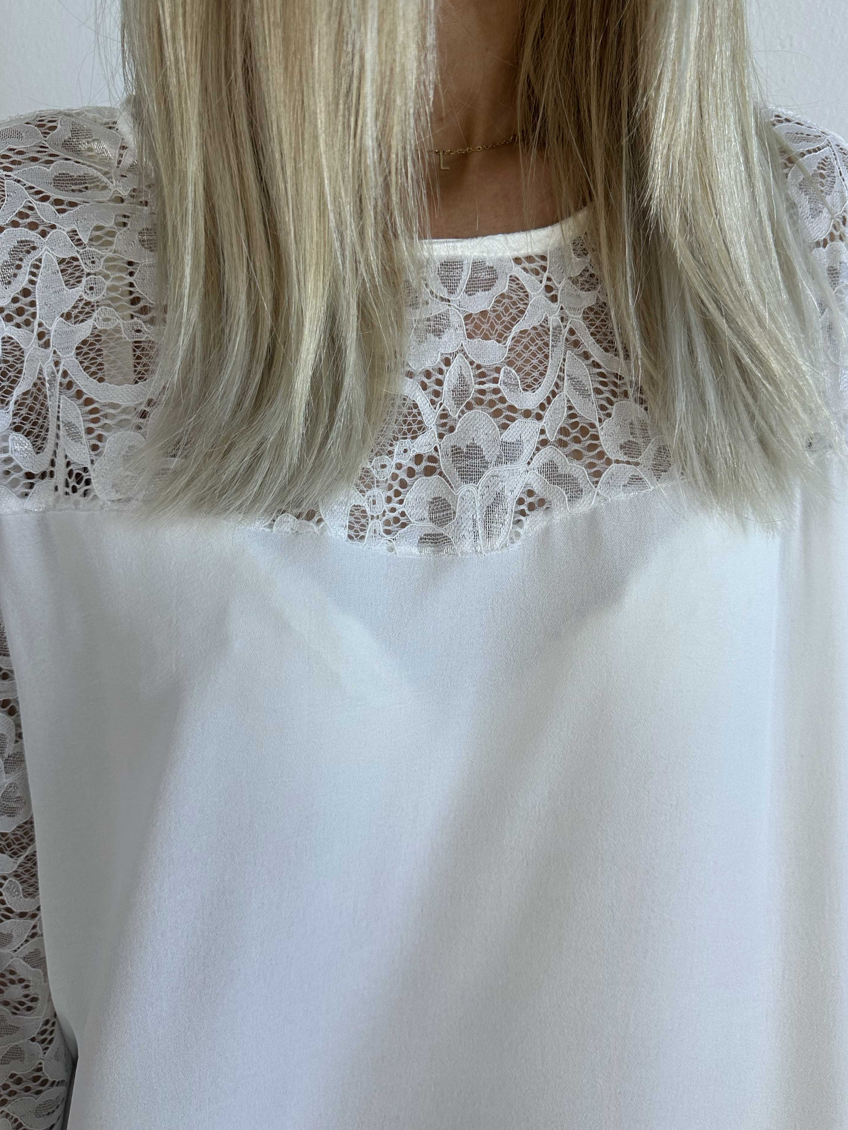 California - Sød tunika med blondeærmer